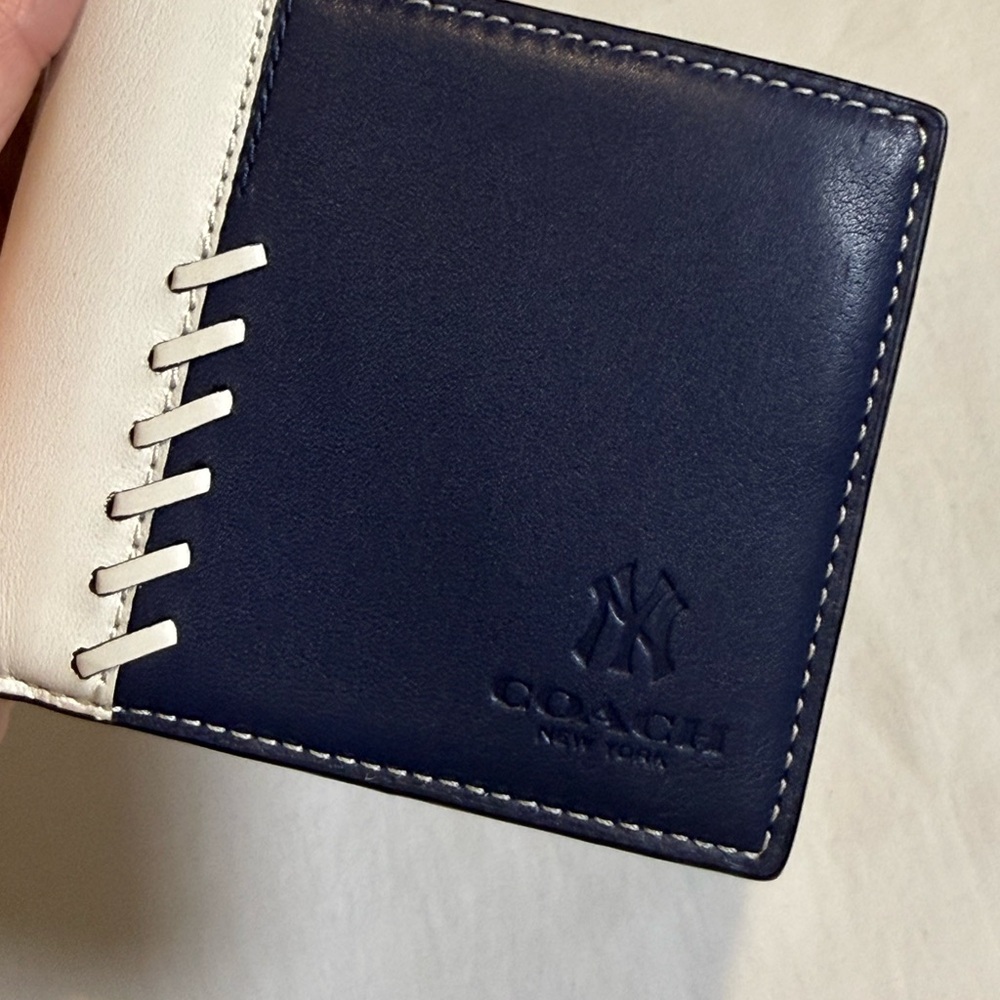 Coach Wallet New York Yankees - Picture 15 of 15